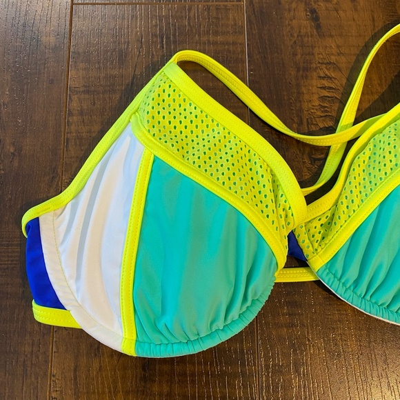 Body Glove Neon D Cup Bikini Top - Picture 2 of 8